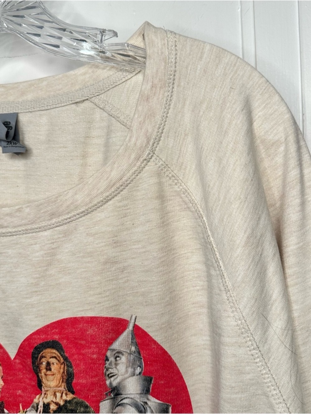 Women's Beige Thick Long Sleeve Graphic Tee with Red Heart Wizard of Oz Motif - Picture 4 of 6